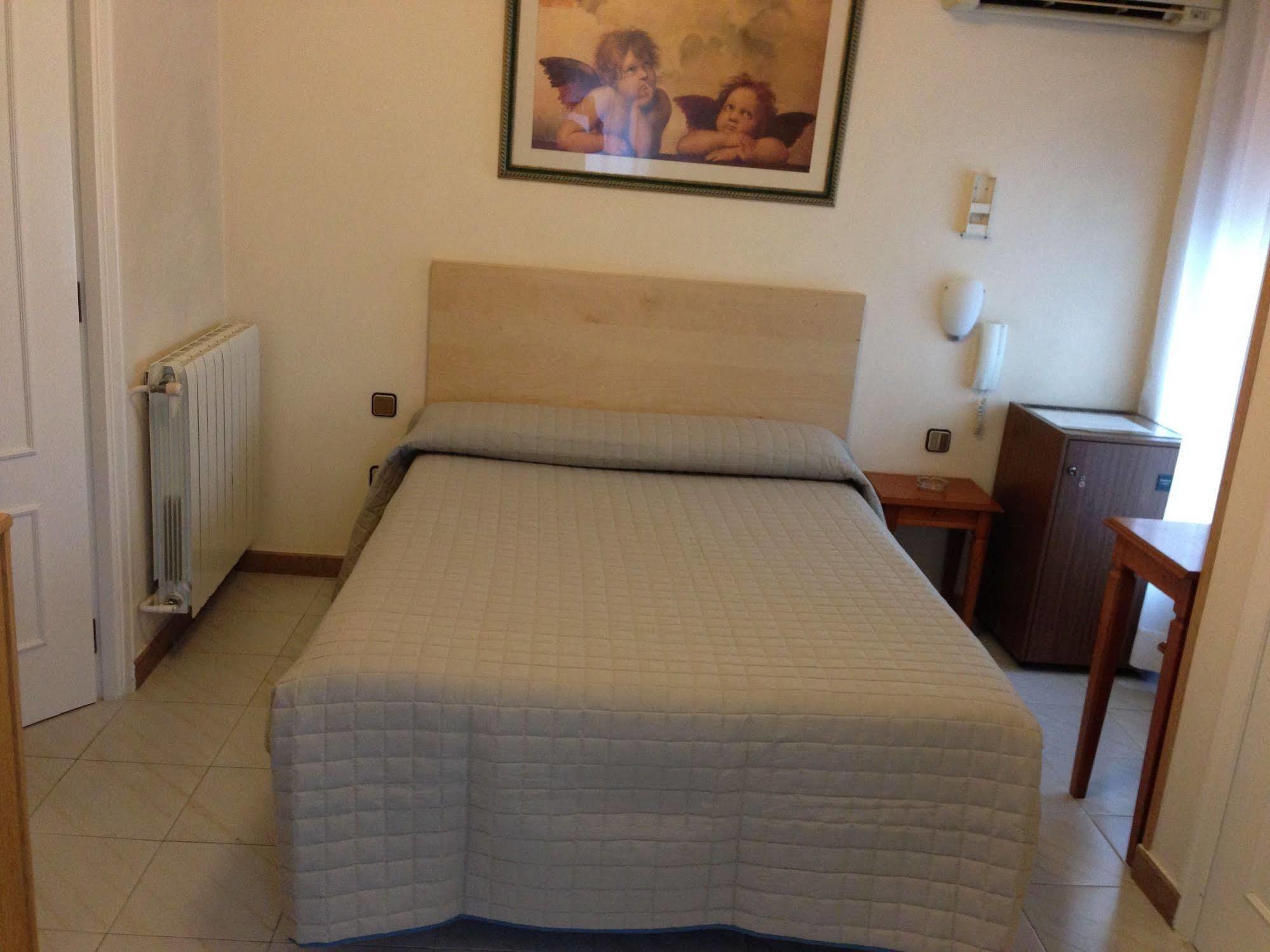 Hostal Cervantes Valdemoro Exteriér fotografie